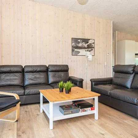 16 Person Holiday In Glesborg