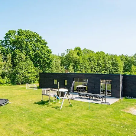 16 Person Holiday In Glesborg